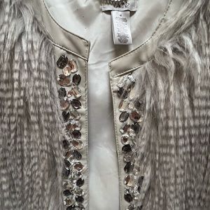 Cache vest size medium